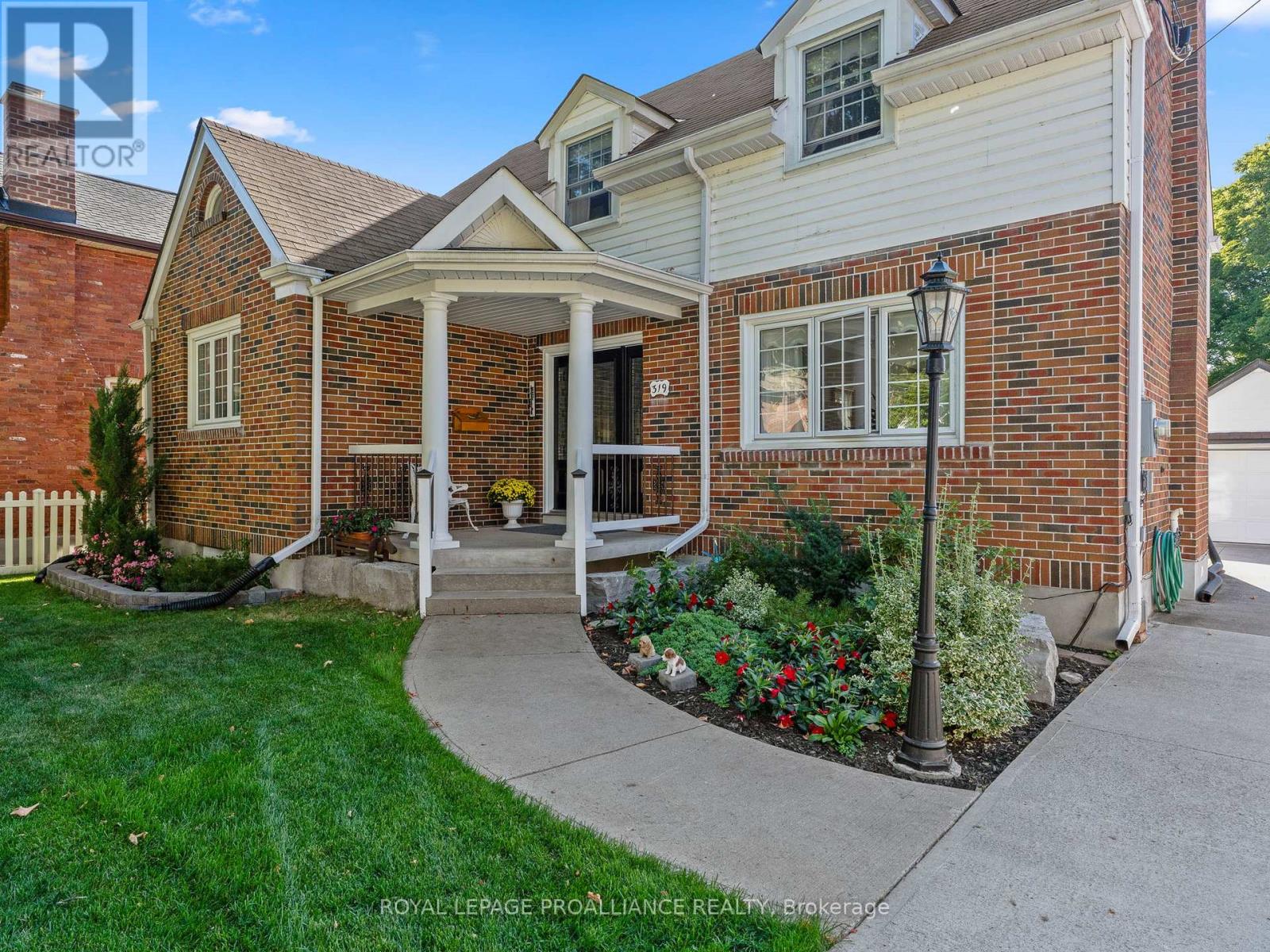 319 Walton Street, Cobourg, Ontario  K9A 3X1 - Photo 5 - X12408750