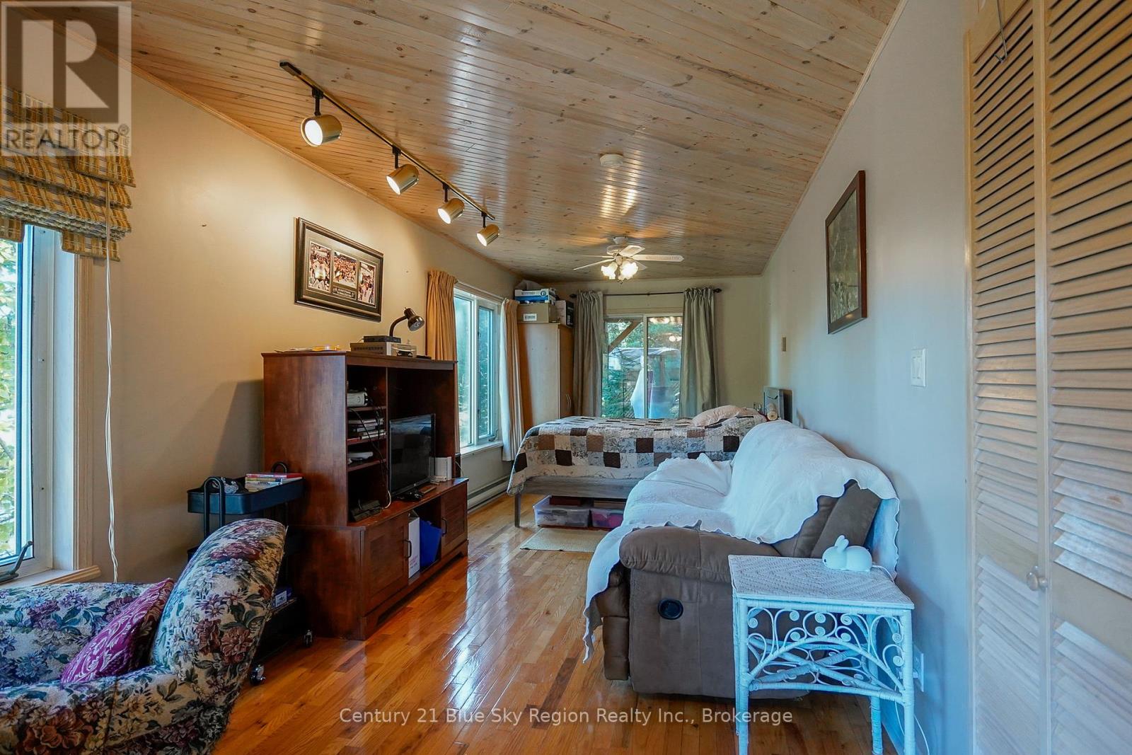 5065 Highway 11 N, Temagami, Ontario  P0H 1H0 - Photo 21 - X12408741