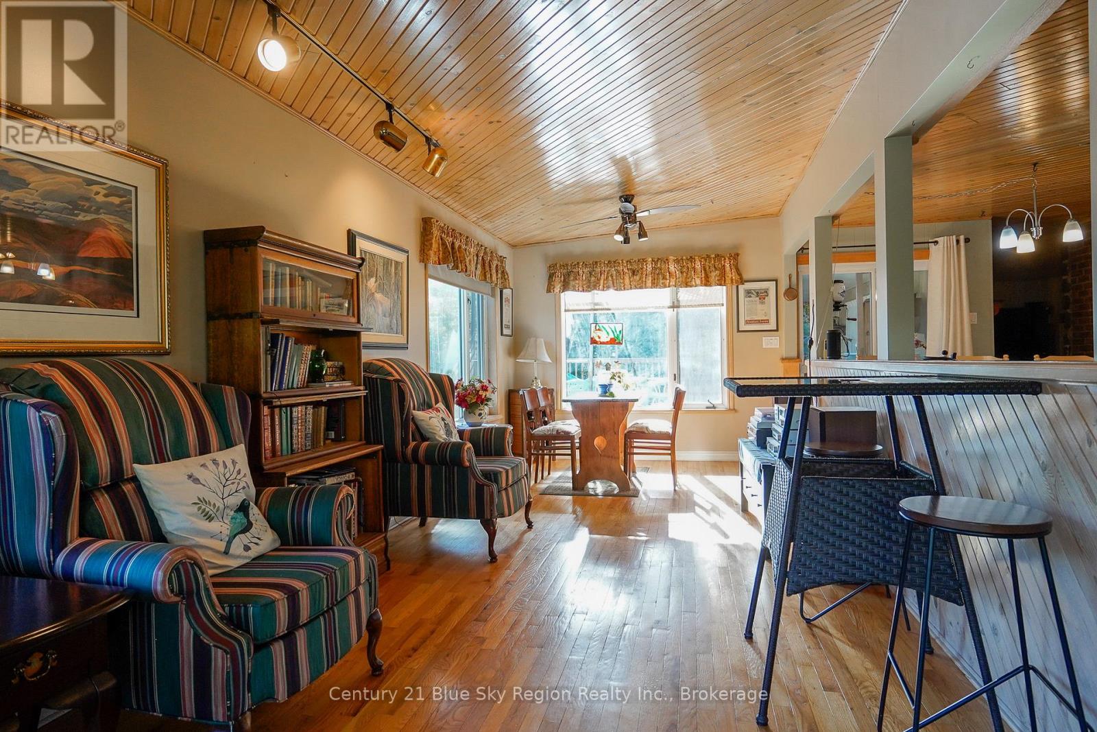 5065 Highway 11 N, Temagami, Ontario  P0H 1H0 - Photo 20 - X12408741