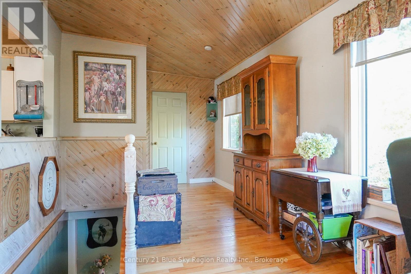 5065 Highway 11 N, Temagami, Ontario  P0H 1H0 - Photo 19 - X12408741