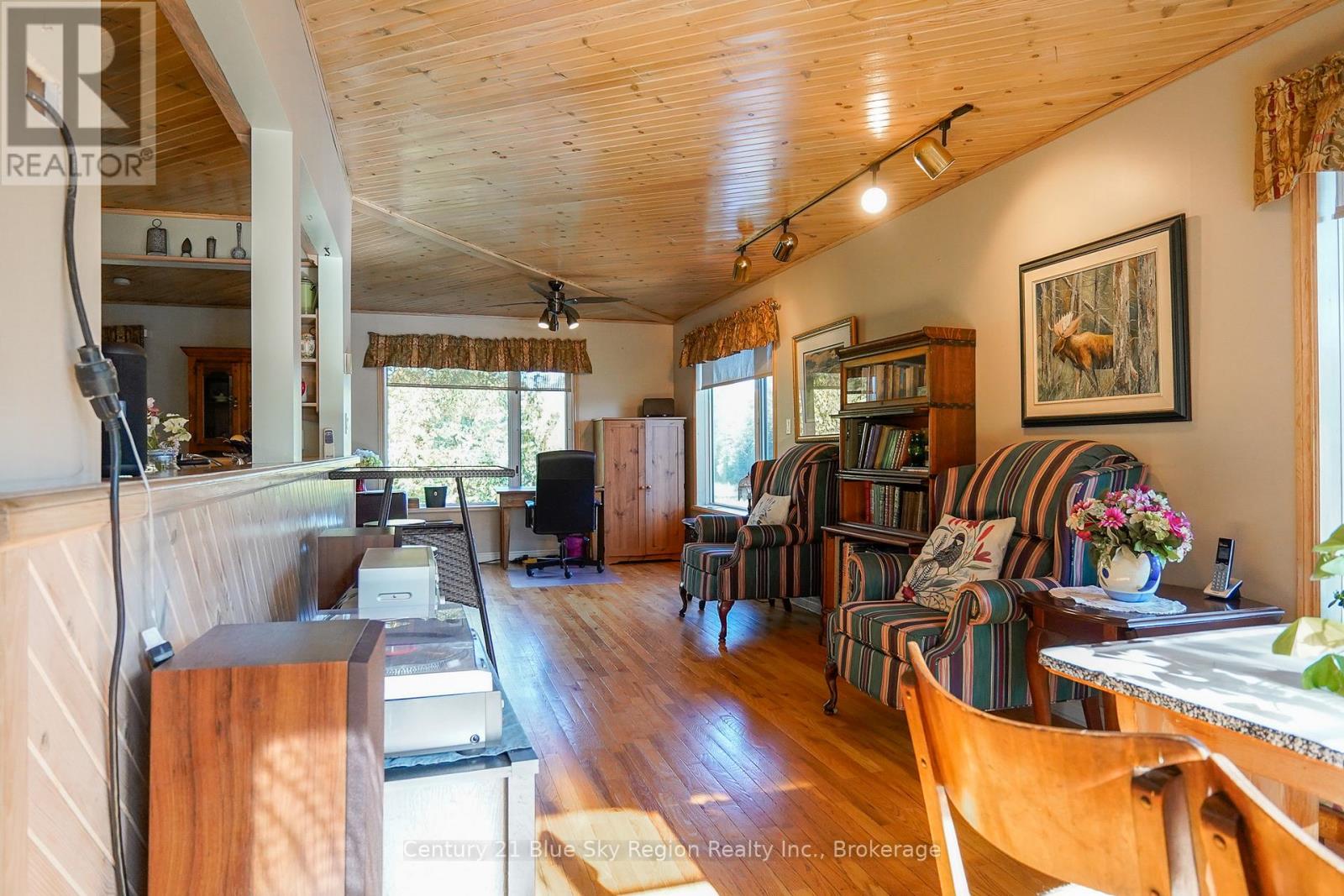 5065 Highway 11 N, Temagami, Ontario  P0H 1H0 - Photo 17 - X12408741