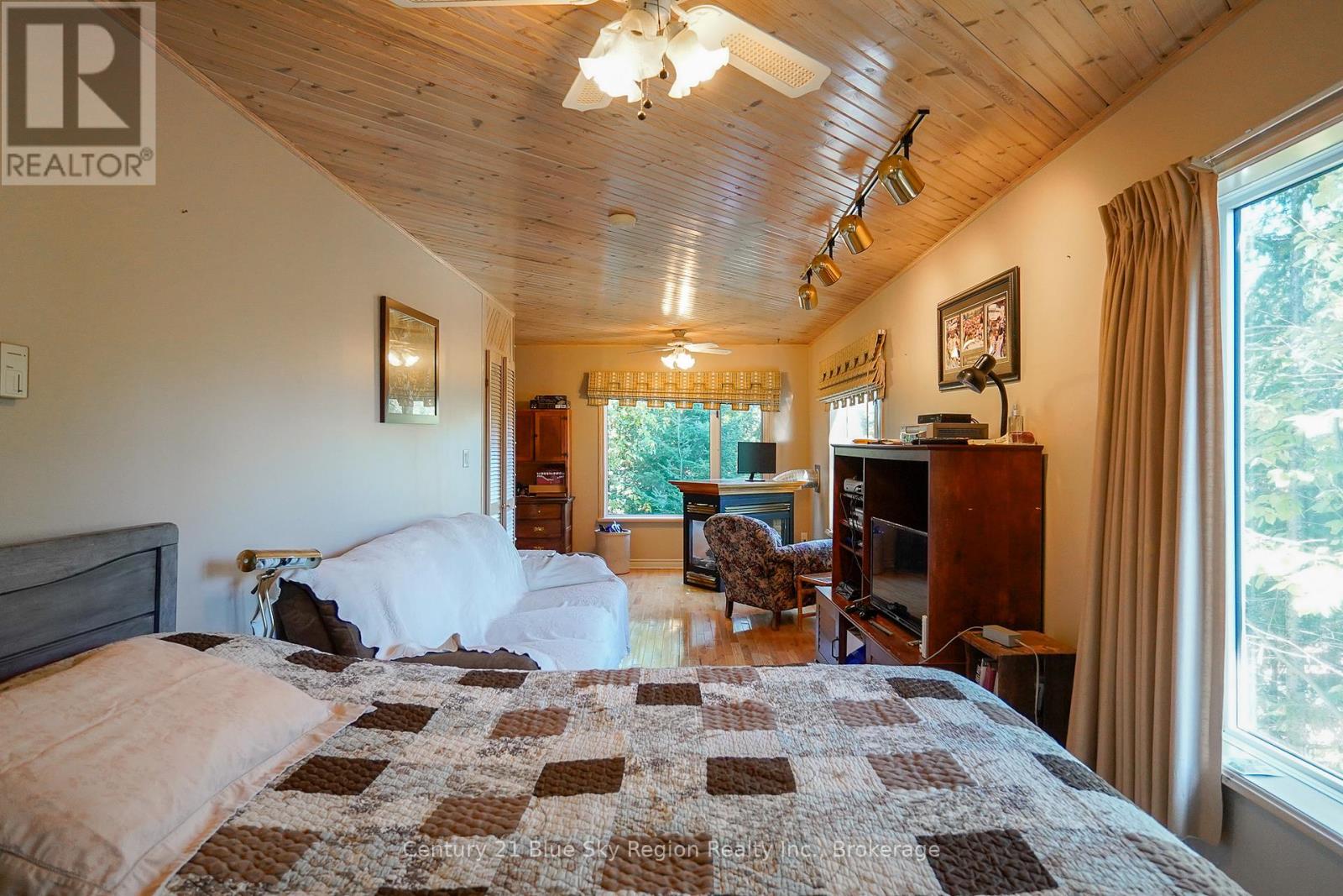 5065 Highway 11 N, Temagami, Ontario  P0H 1H0 - Photo 33 - X12408741