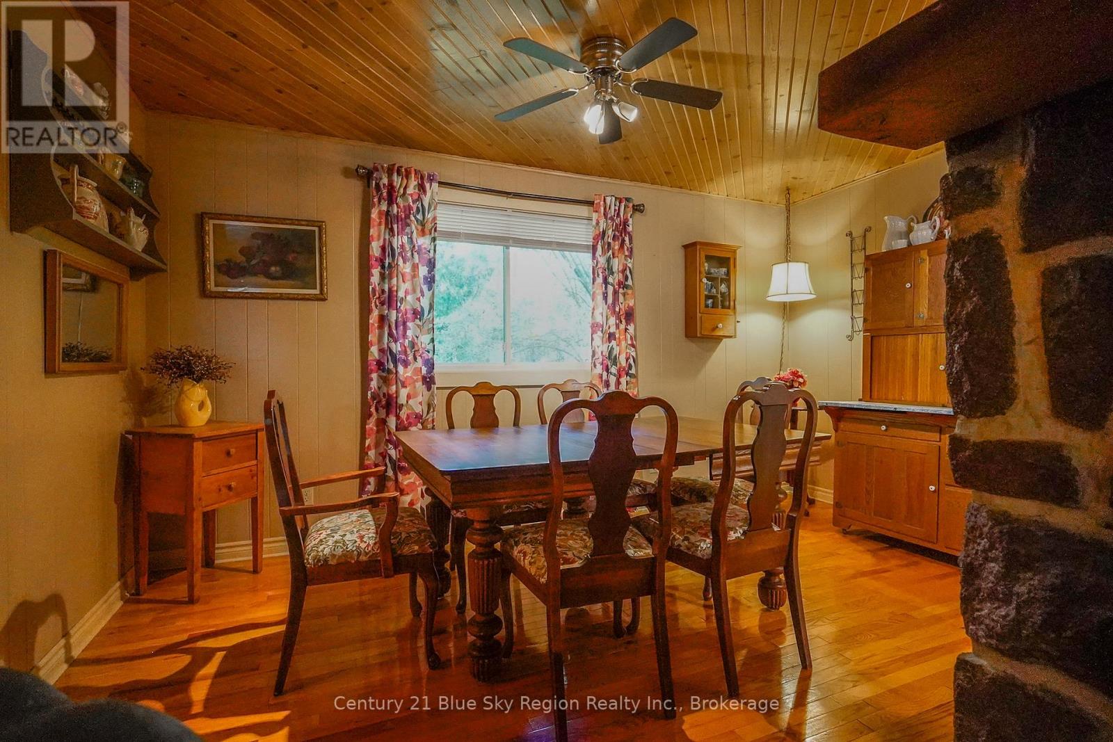 5065 Highway 11 N, Temagami, Ontario  P0H 1H0 - Photo 8 - X12408741