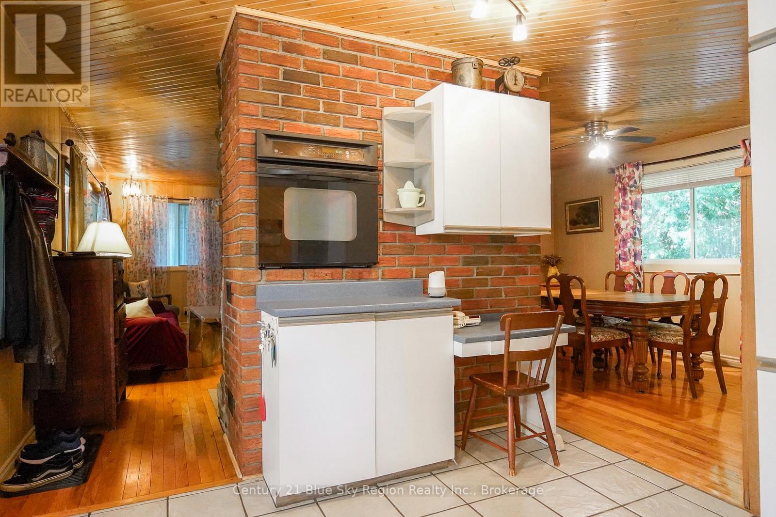 5065 Highway 11 N, Temagami, Ontario  P0H 1H0 - Photo 7 - X12408741