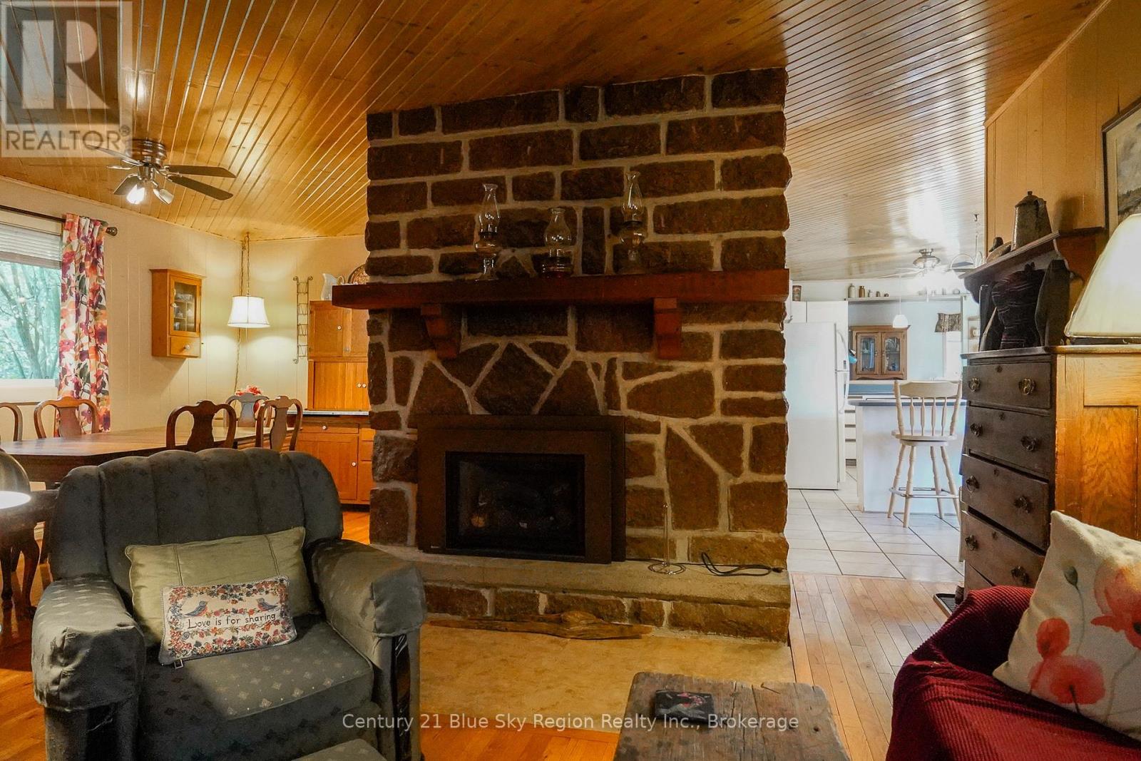 5065 Highway 11 N, Temagami, Ontario  P0H 1H0 - Photo 6 - X12408741