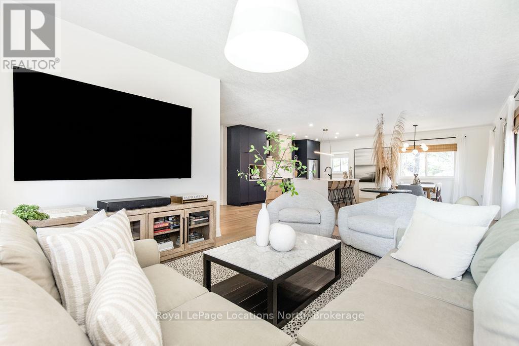 256 Old Mosley Street, Wasaga Beach, Ontario  L9Z 2J2 - Photo 14 - S12408760