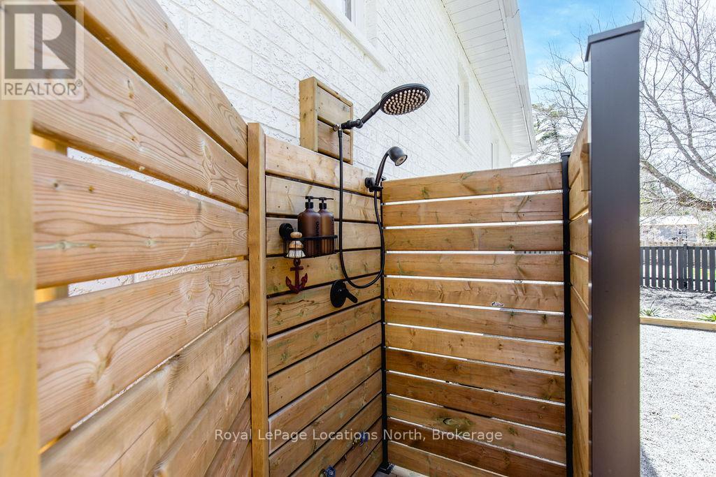 256 Old Mosley Street, Wasaga Beach, Ontario  L9Z 2J2 - Photo 44 - S12408760
