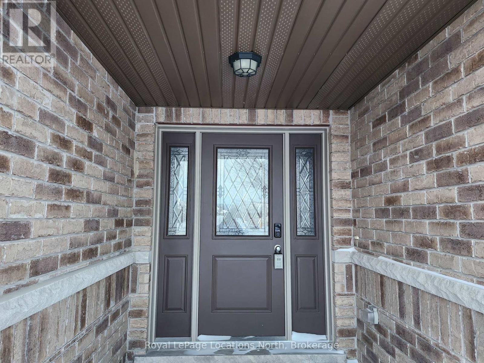 27 Portland Street, Collingwood, Ontario  L9Y 0W9 - Photo 3 - S12408765