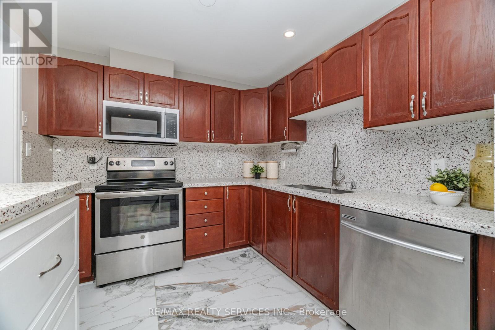 91 Young Crescent, Niagara-On-The-Lake, Ontario  L0S 1J7 - Photo 16 - X12408575