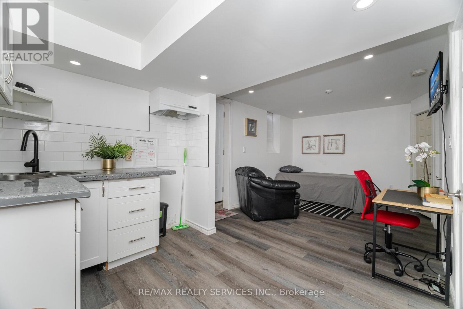 91 Young Crescent, Niagara-On-The-Lake, Ontario  L0S 1J7 - Photo 37 - X12408575