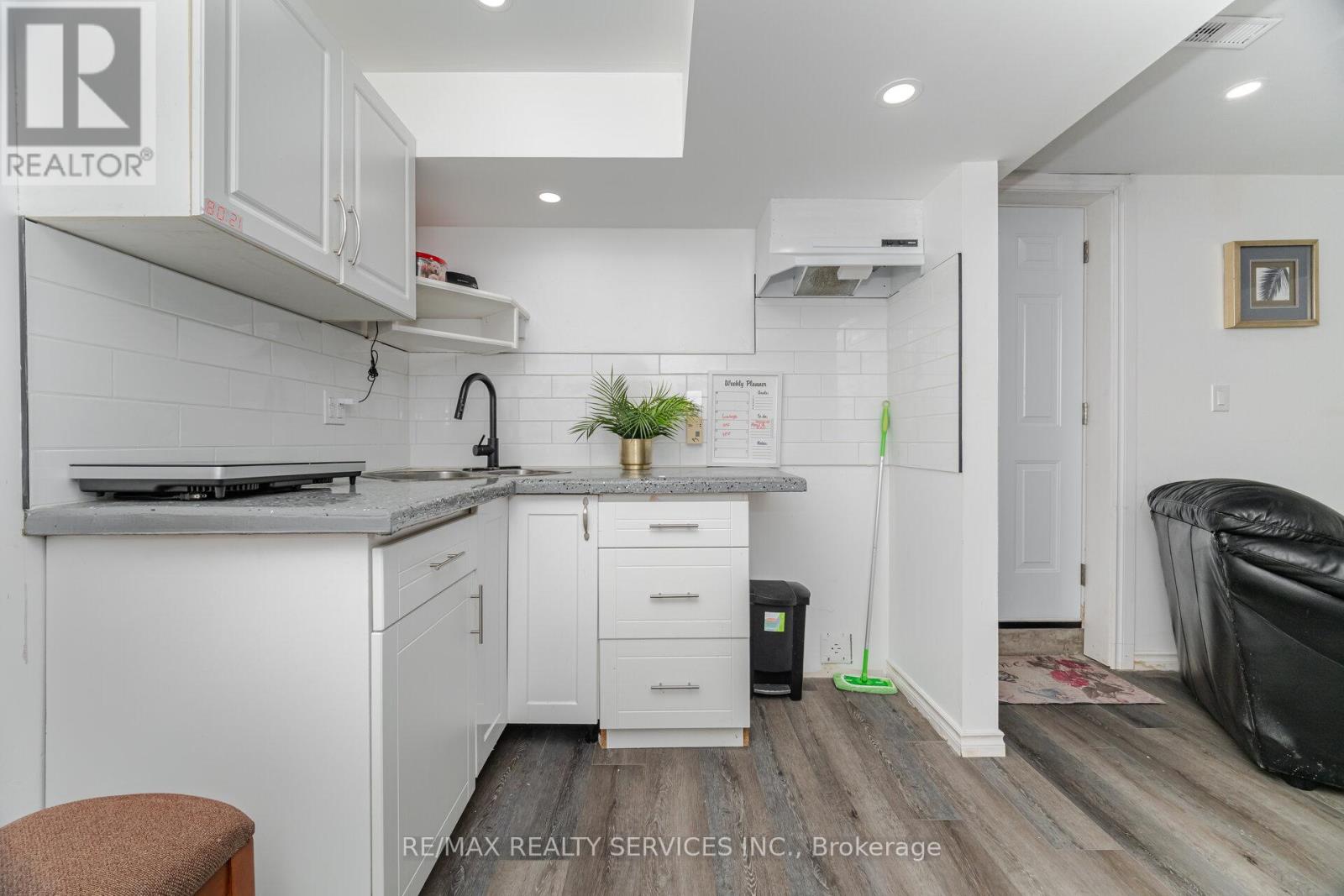 91 Young Crescent, Niagara-On-The-Lake, Ontario  L0S 1J7 - Photo 39 - X12408575