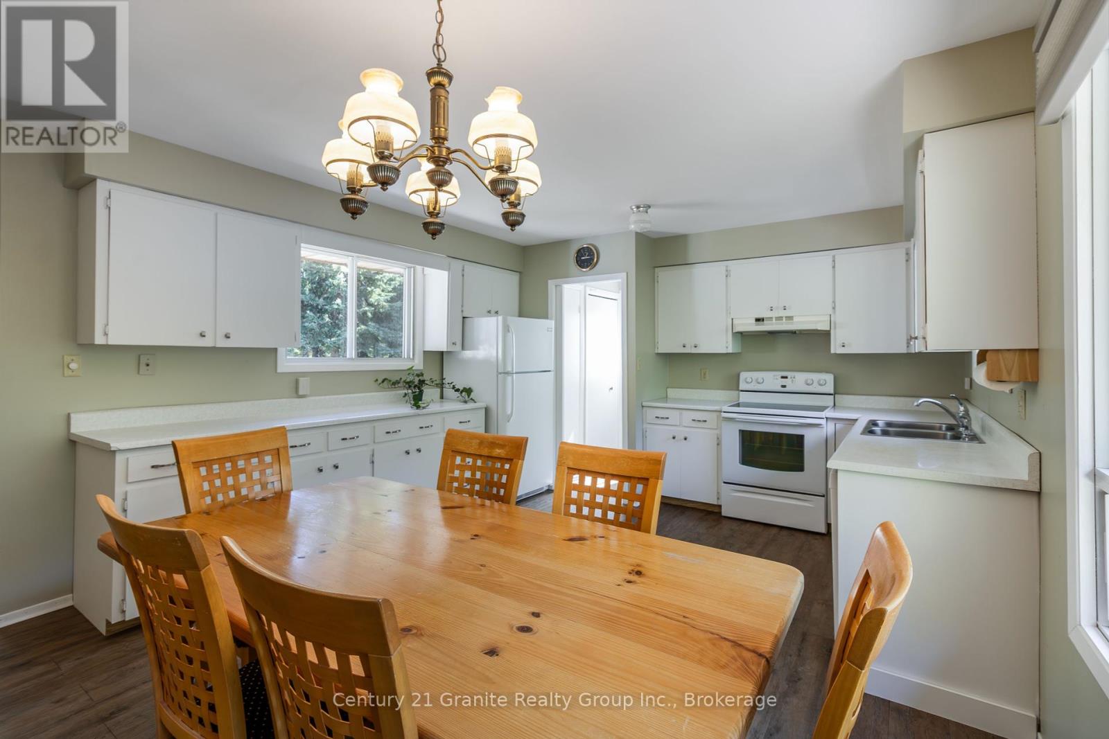 733 Bobcaygeon Road, Minden Hills, Ontario  K0M 2K0 - Photo 5 - X12408709