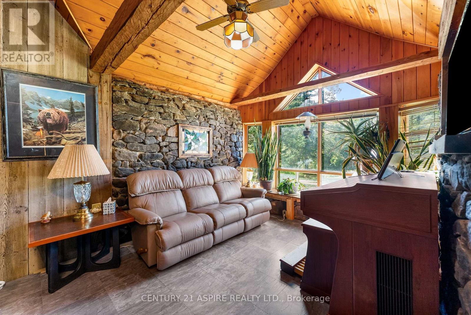 3050 Paugh Lake Road, Madawaska Valley, Ontario  K0J 1B0 - Photo 19 - X12408682