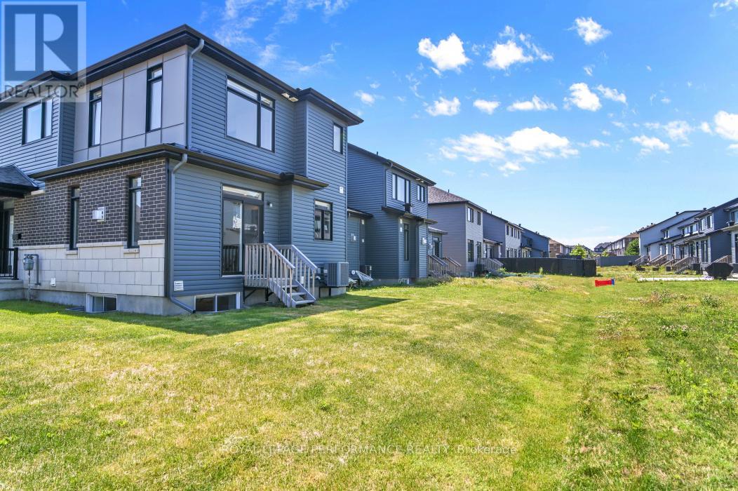 70 Nettle Crescent, Ottawa, Ontario  K1T 0W9 - Photo 33 - X12408749