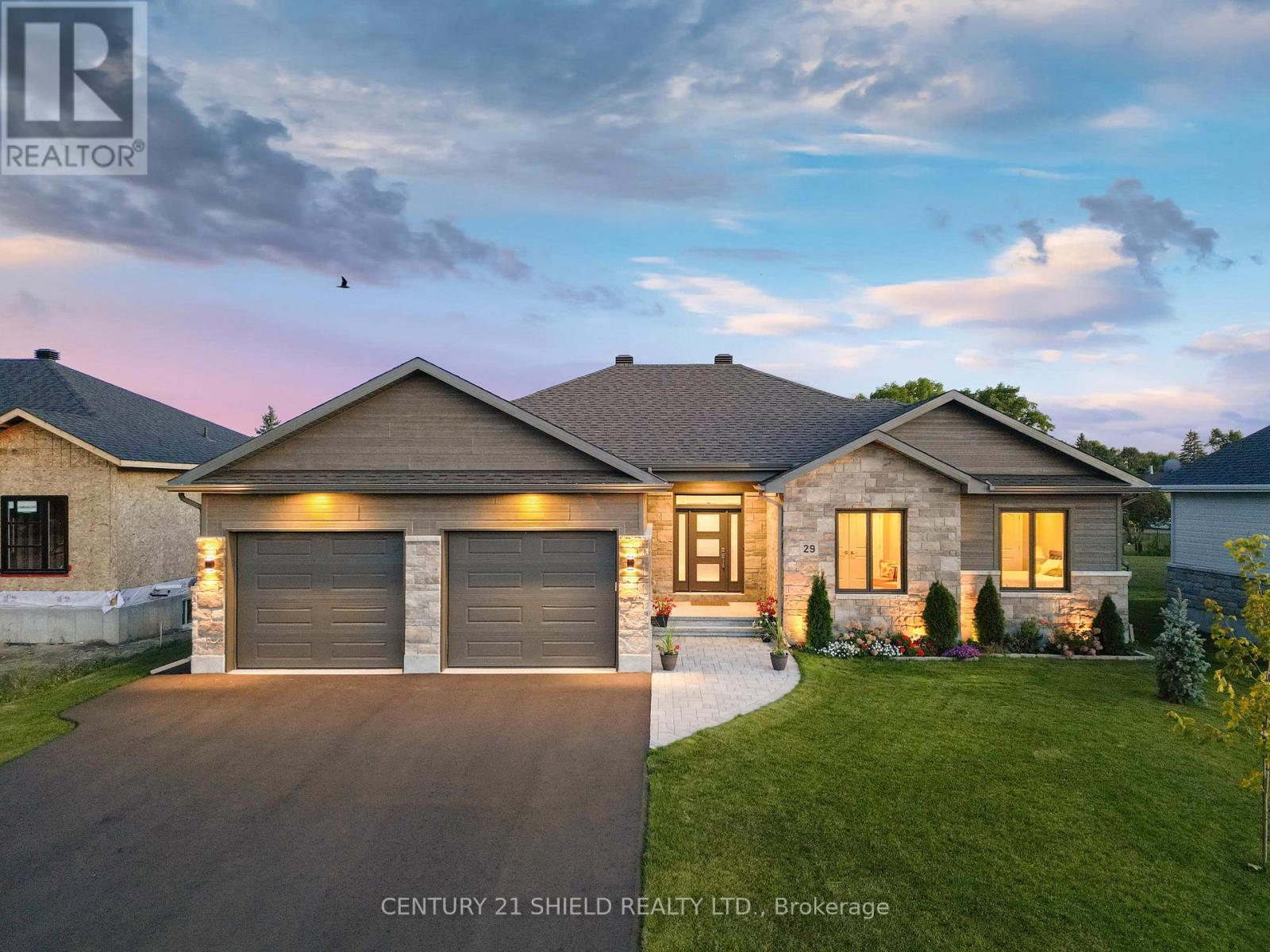 29 Whitetail Avenue, Cornwall, Ontario  K0C 1P0 - Photo 2 - X12404997