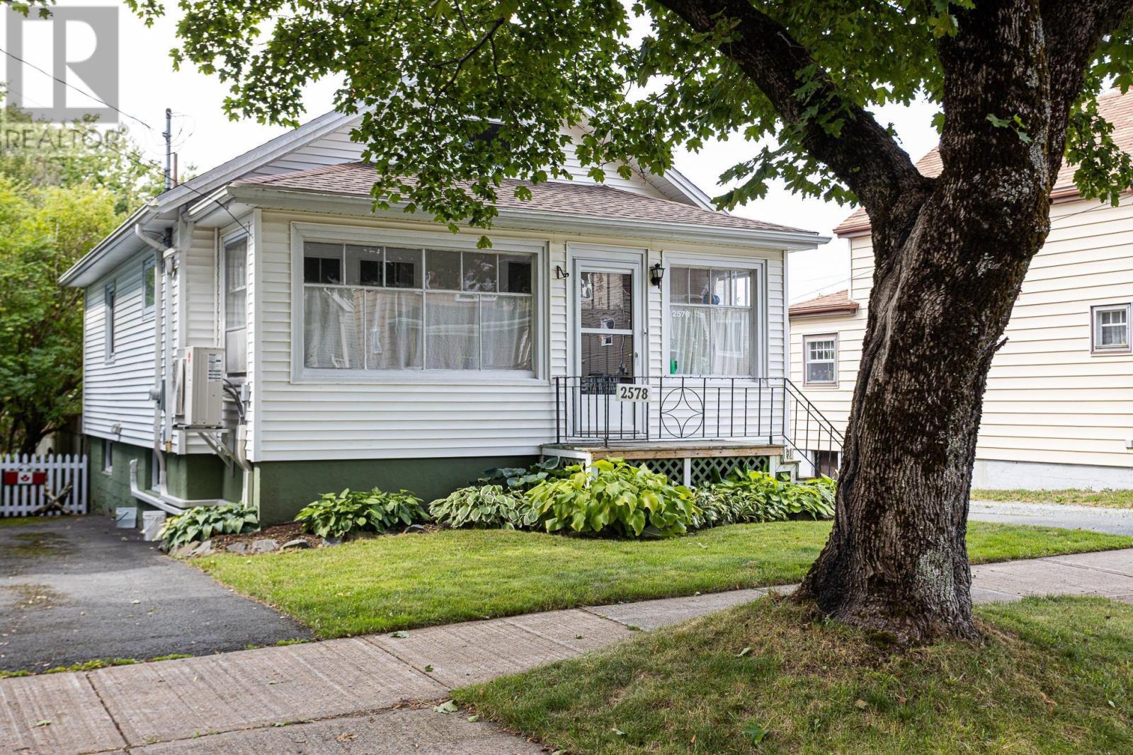 Property at 2578 Poplar Street image 1