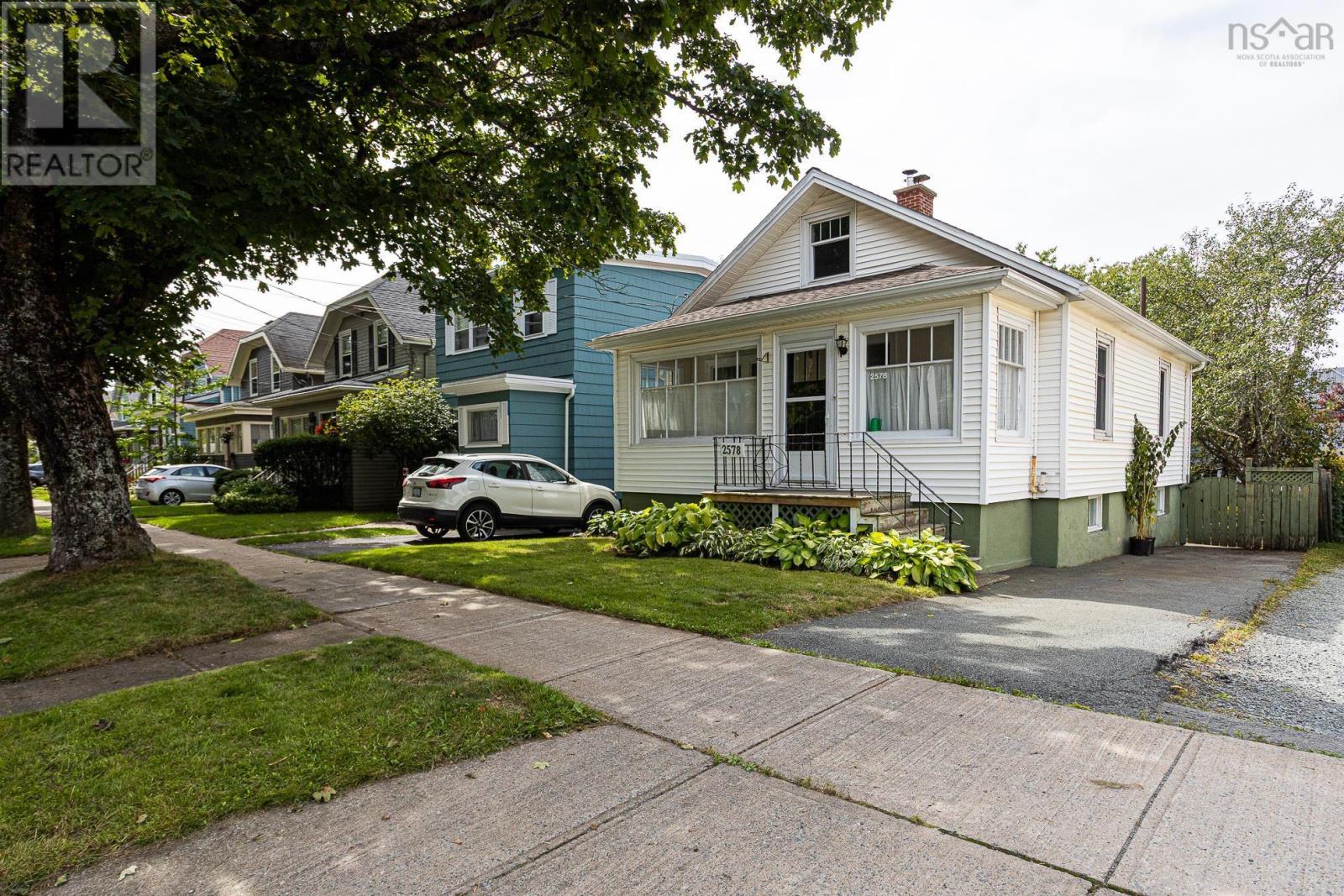 Property at 2578 Poplar Street image 3