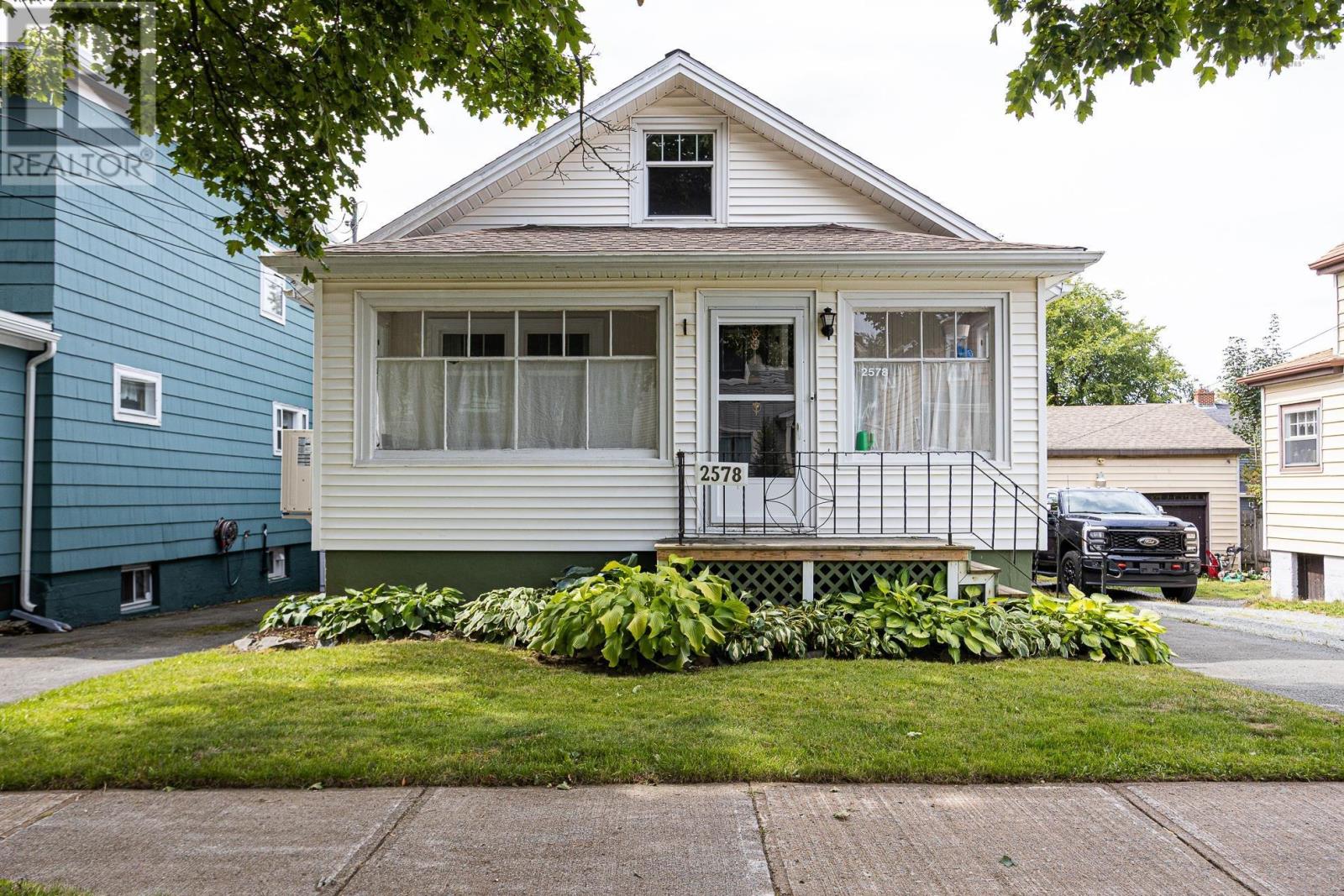 Property at 2578 Poplar Street image 2