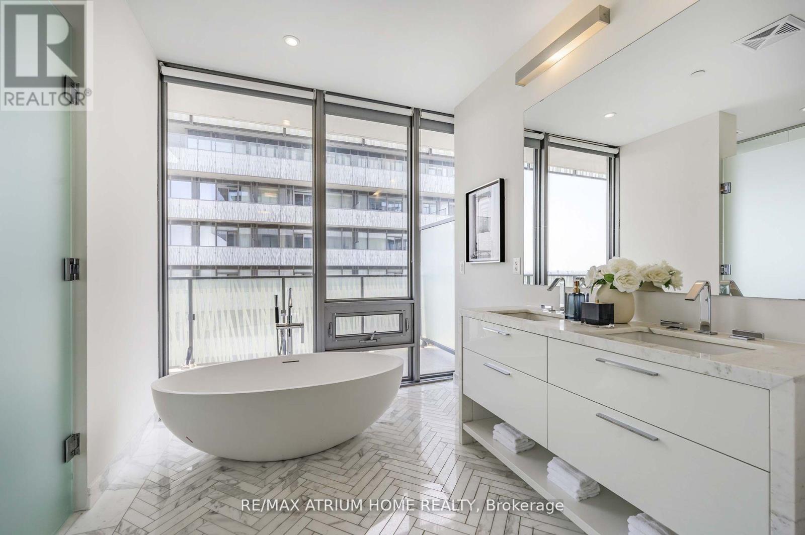 Ph 5305 - 42 Charles Street E, Toronto, Ontario  M4Y 1T4 - Photo 19 - C12408601