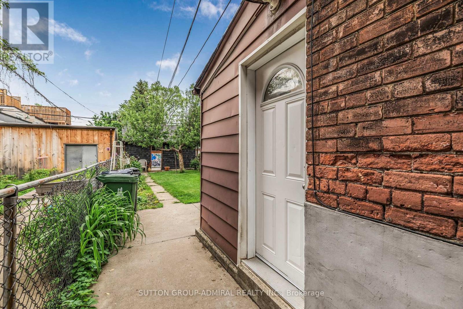 845 College Street, Toronto (Trinity-Bellwoods), Ontario  M6H 1A1 - Photo 8 - C12408605