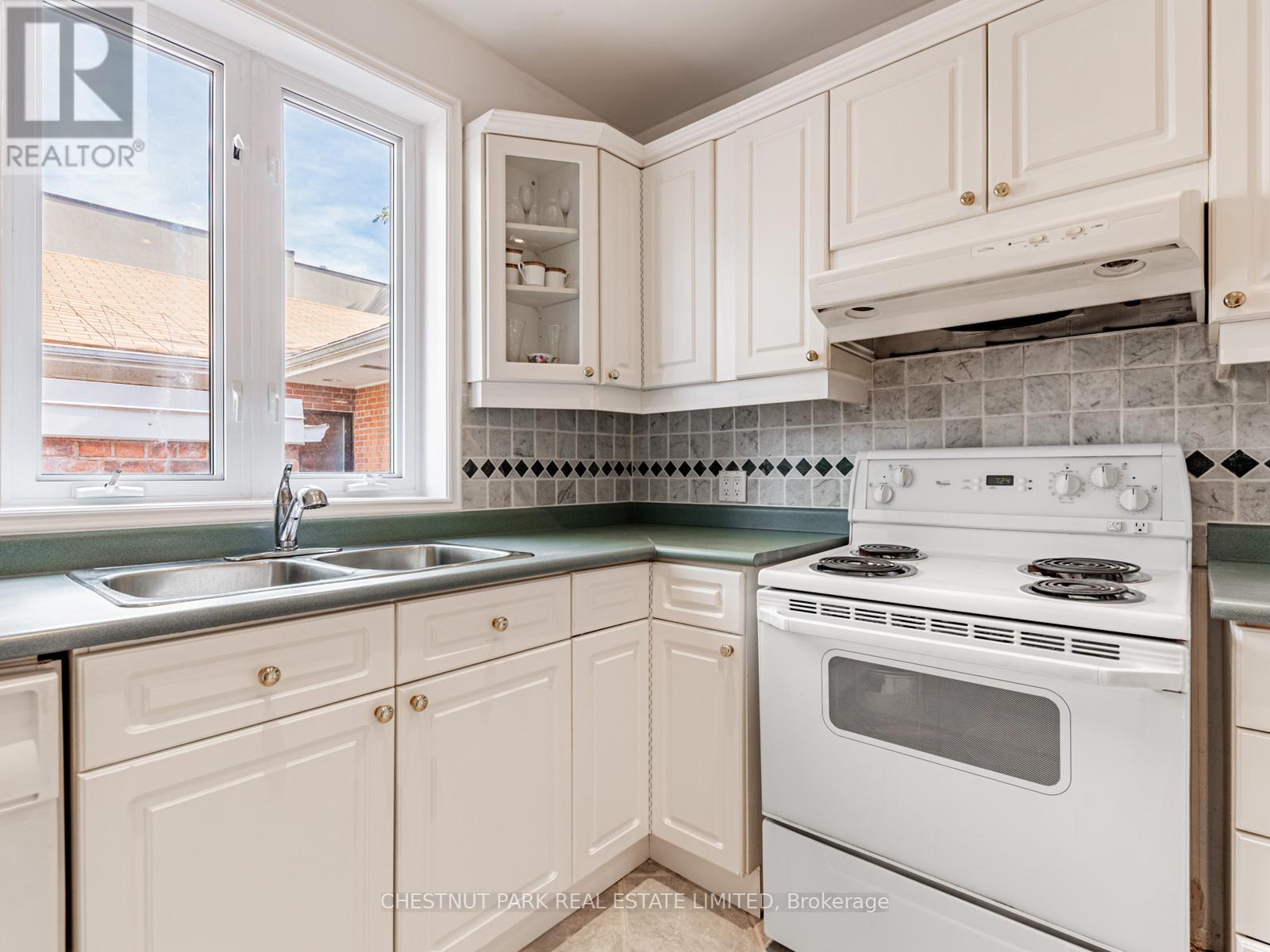 397 Cortleigh Boulevard, Toronto, Ontario  M5N 1R4 - Photo 10 - C12408621