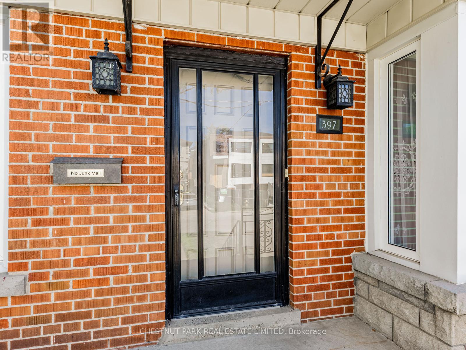 397 Cortleigh Boulevard, Toronto, Ontario  M5N 1R4 - Photo 3 - C12408621