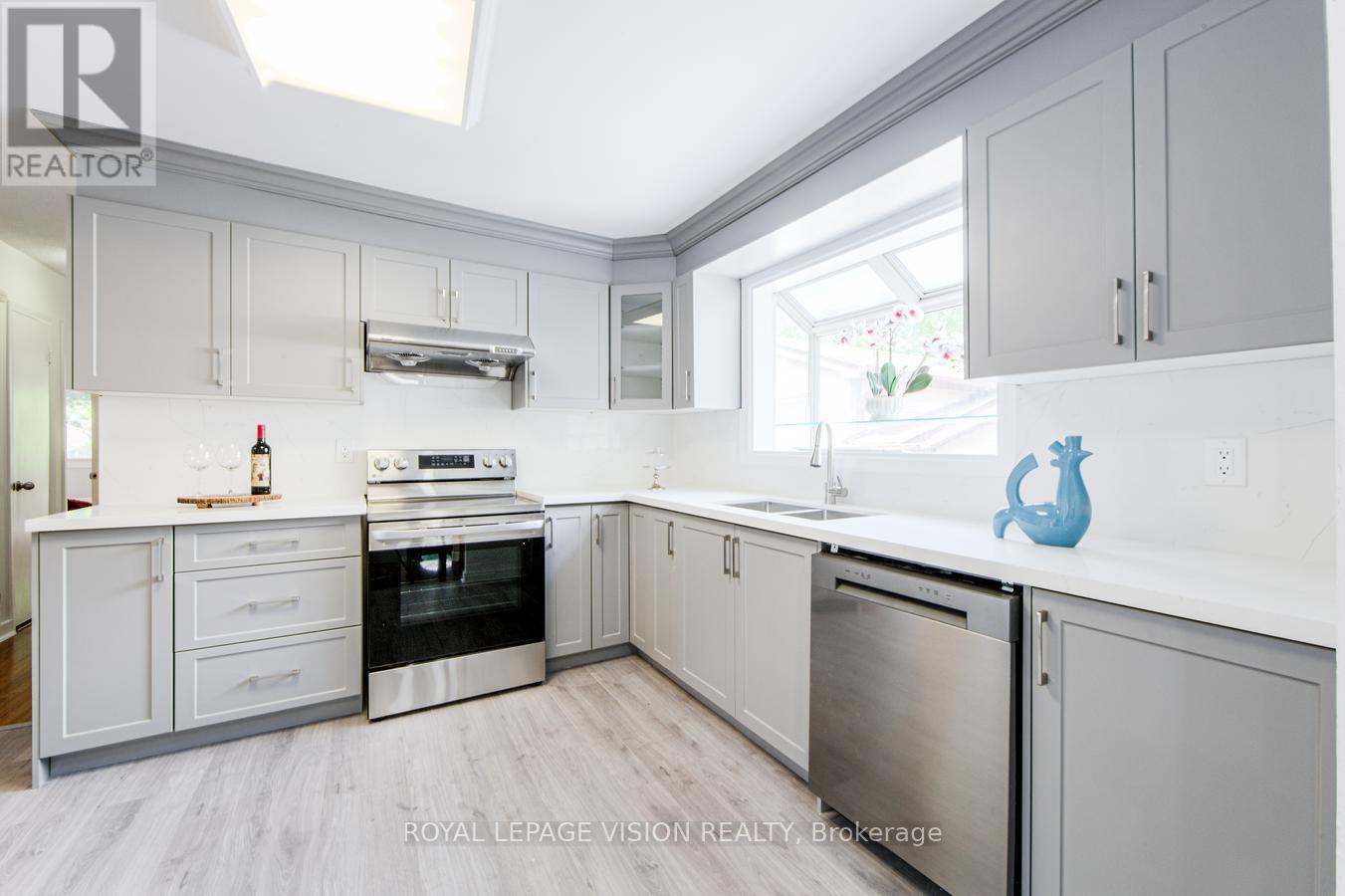 127 Freshmeadow Drive, Toronto, Ontario  M2H 2P9 - Photo 16 - C12408632