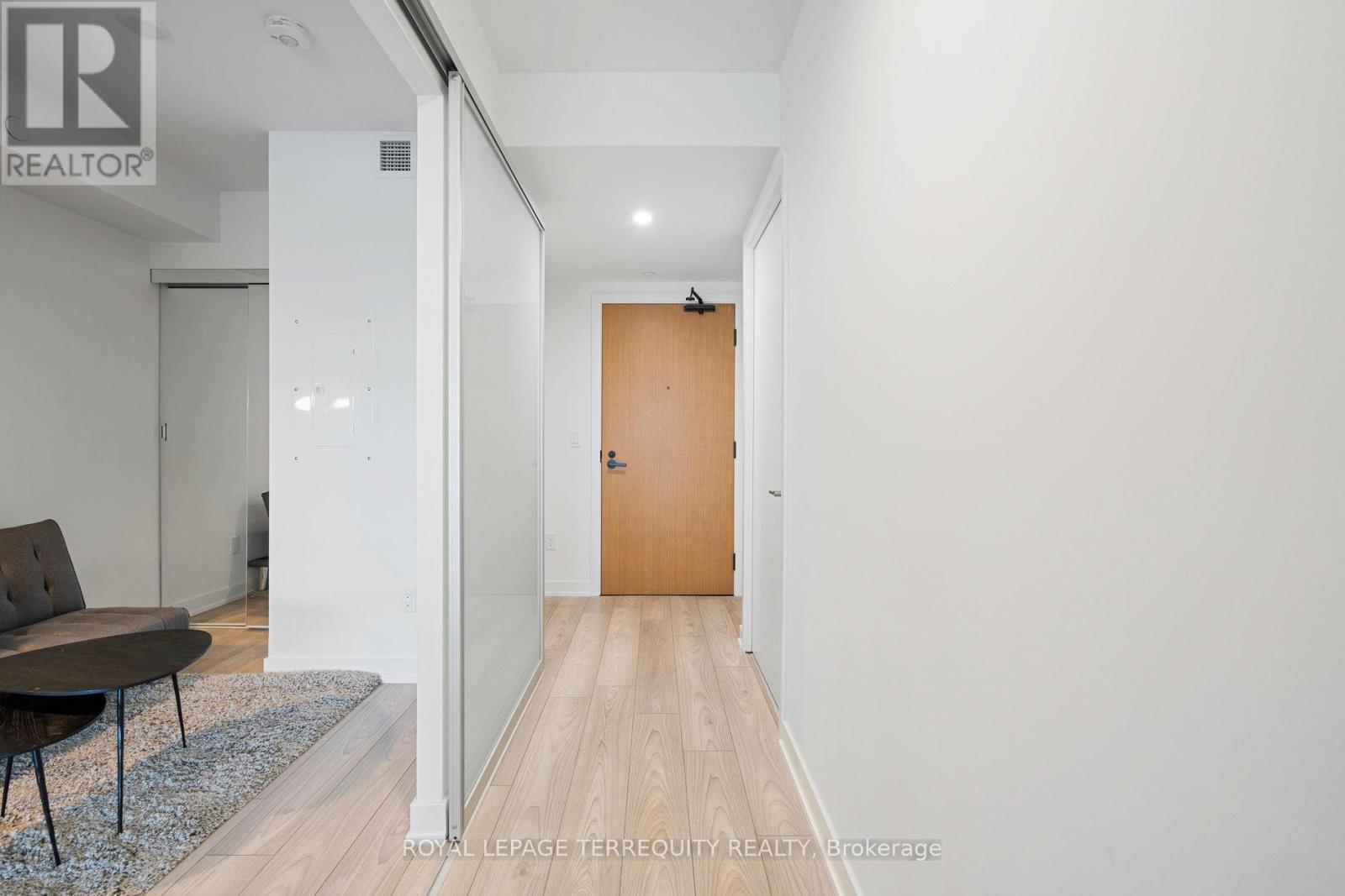 809 - 8 Tippett Road, Toronto (Clanton Park), Ontario  M3H 0E7 - Photo 6 - C12408639