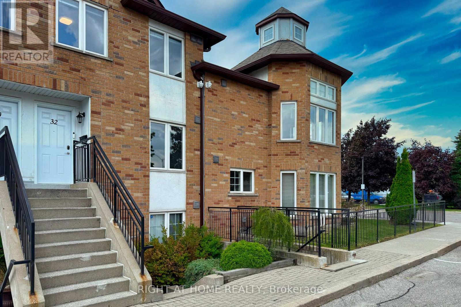 32 - 988 Sheppard Avenue W, Toronto, Ontario  M3H 2T6 - Photo 2 - C12408752