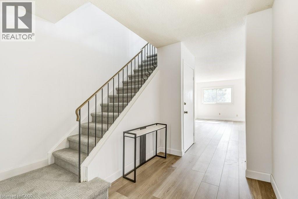 Property at 581 COLLEGE Avenue W image 5