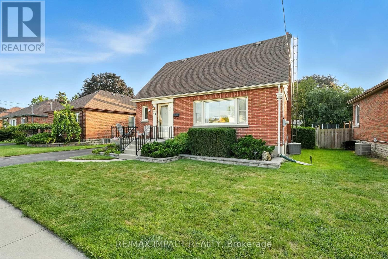 46 Simpson Avenue, Clarington (Bowmanville), Ontario  L1C 2H8 - Photo 3 - E12408706