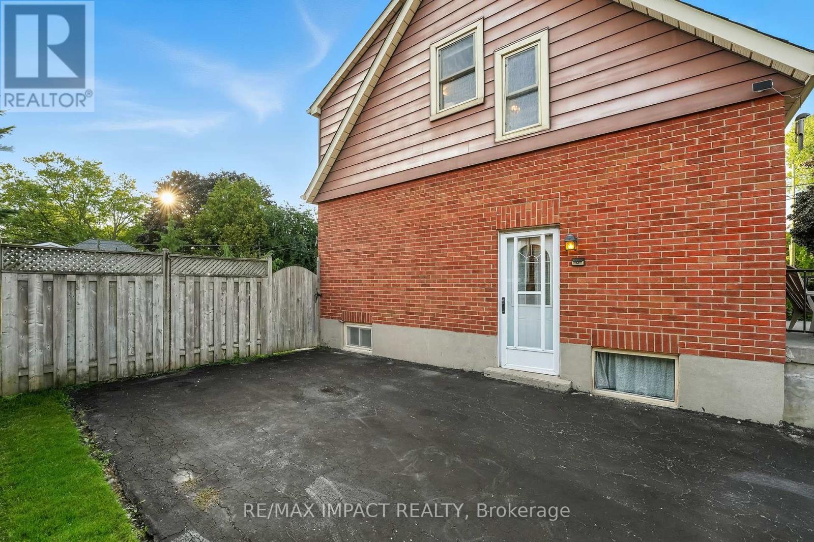 46 Simpson Avenue, Clarington (Bowmanville), Ontario  L1C 2H8 - Photo 4 - E12408706