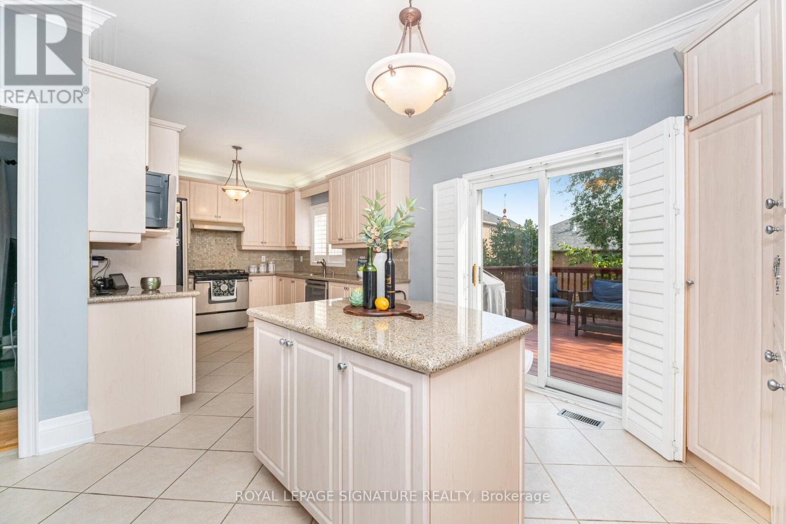 15 Water Garden Lane, Vaughan, Ontario  L4H 1N2 - Photo 10 - N12408681