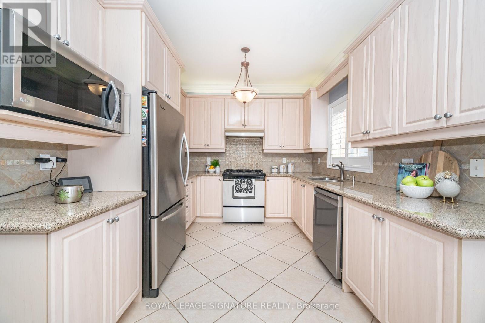 15 Water Garden Lane, Vaughan, Ontario  L4H 1N2 - Photo 12 - N12408681