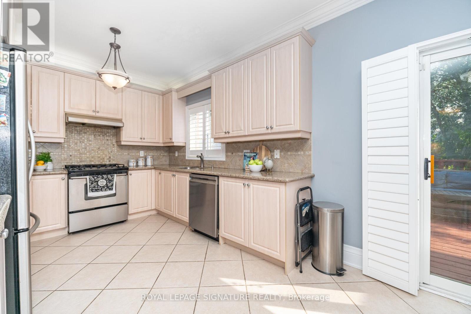 15 Water Garden Lane, Vaughan, Ontario  L4H 1N2 - Photo 14 - N12408681