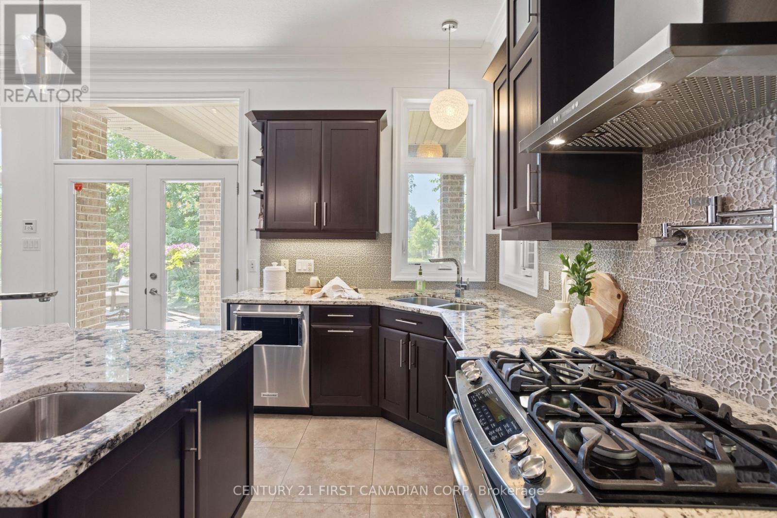 7071 Clayton Walk, London South, Ontario  N6P 0A1 - Photo 17 - X12408845
