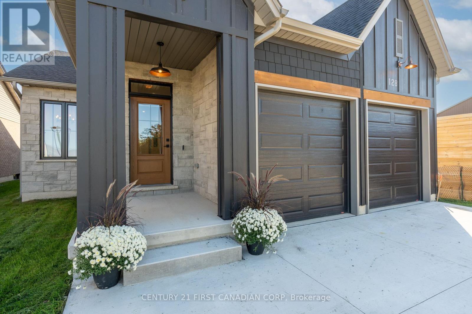 128 Scotts Drive, Lucan Biddulph, Ontario  N0M 2J0 - Photo 3 - X12408871