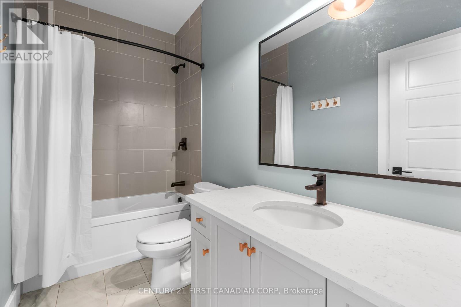 128 Scotts Drive, Lucan Biddulph, Ontario  N0M 2J0 - Photo 34 - X12408871