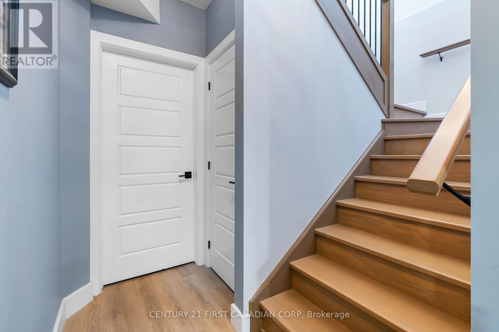 128 Scotts Drive, Lucan Biddulph, Ontario  N0M 2J0 - Photo 36 - X12408871