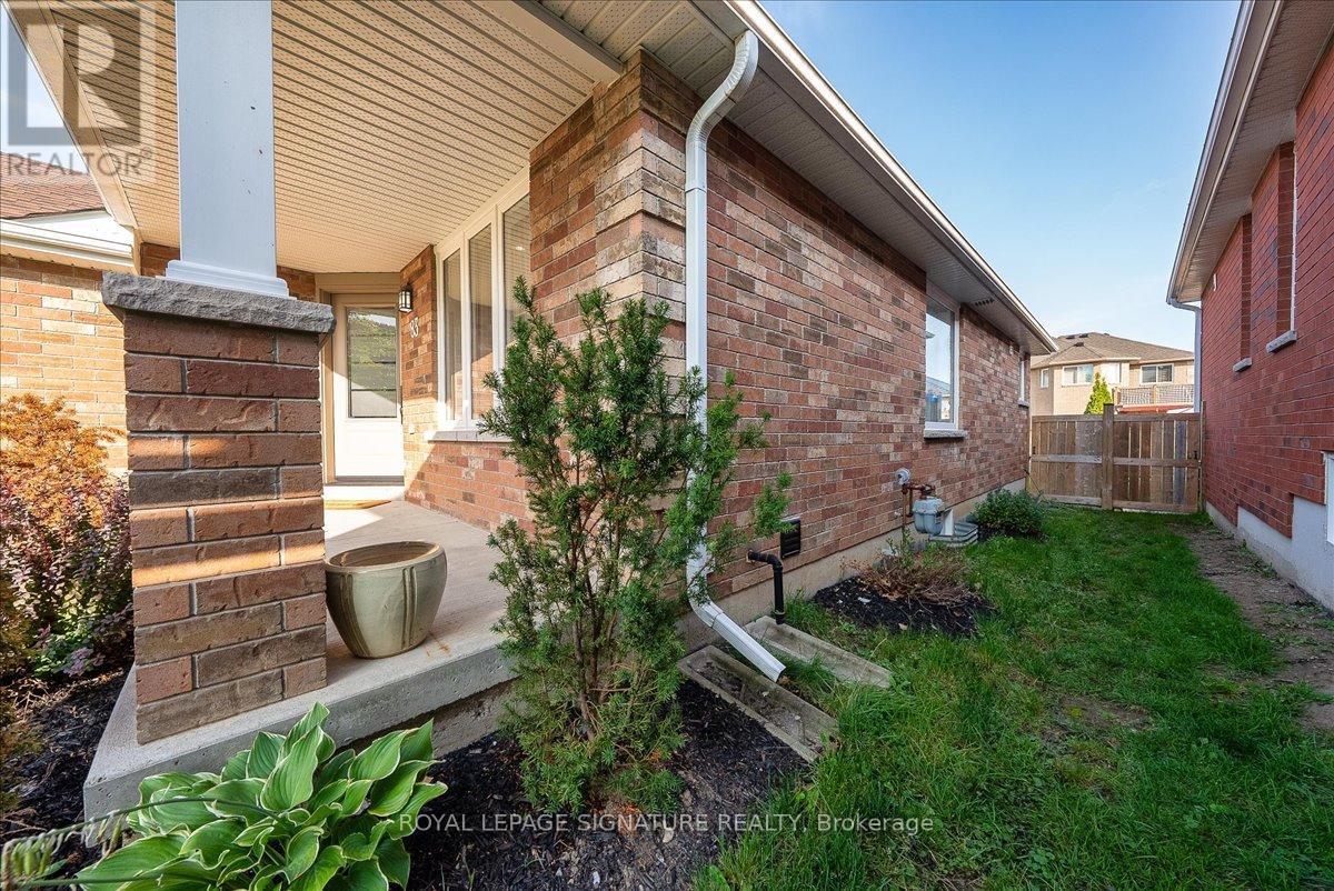 83 Sun King Crescent, Barrie, Ontario  L4M 7K4 - Photo 36 - S12408604