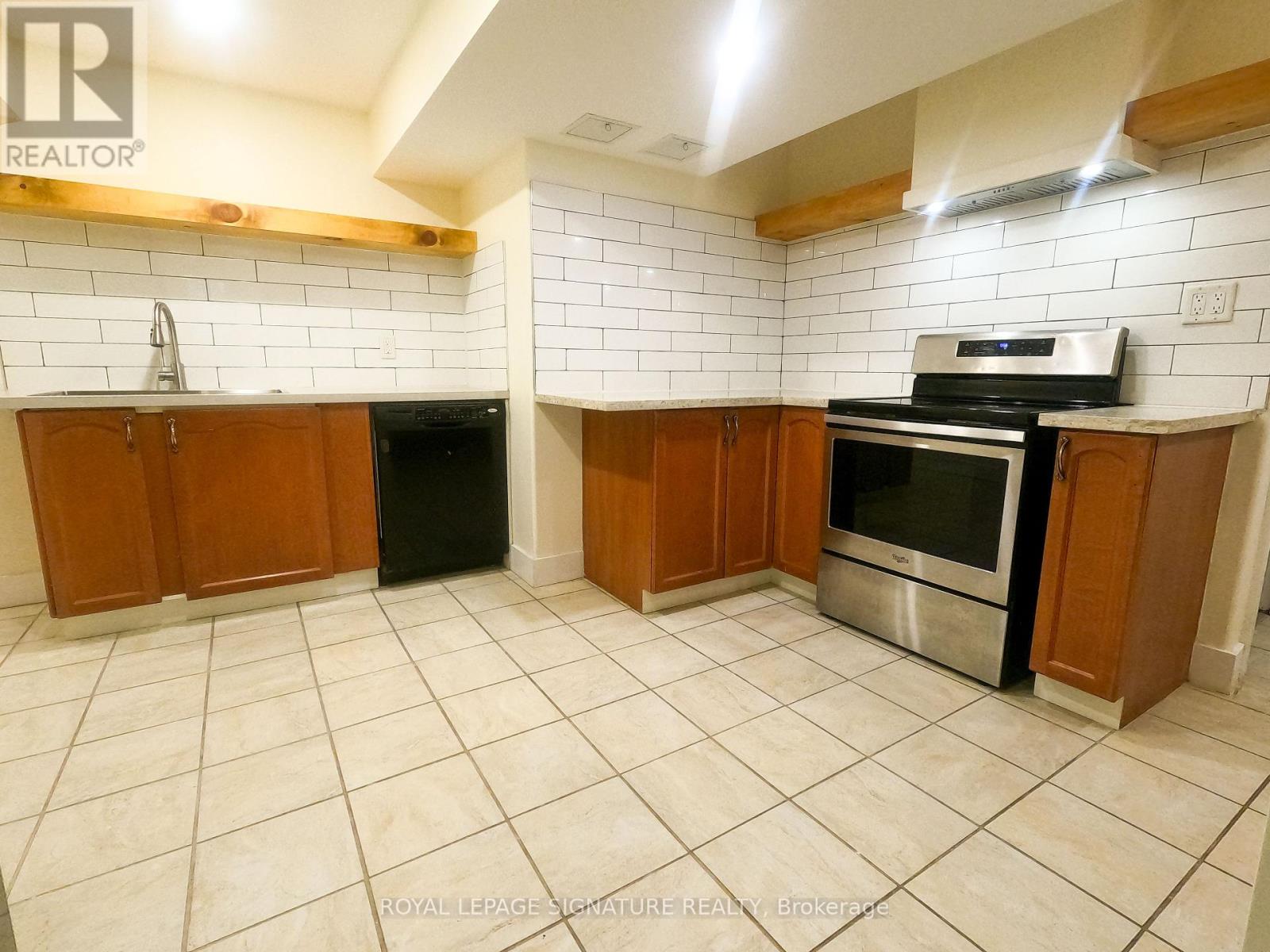 47 Lake Crescent, Barrie (Holly), Ontario  L4N 6A7 - Photo 2 - S12408634