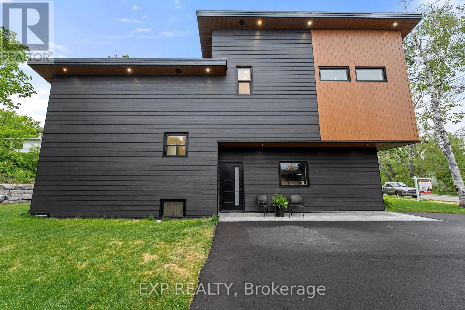168 Berczy Street, Barrie, Ontario  L4M 3R6 - Photo 34 - S12408721