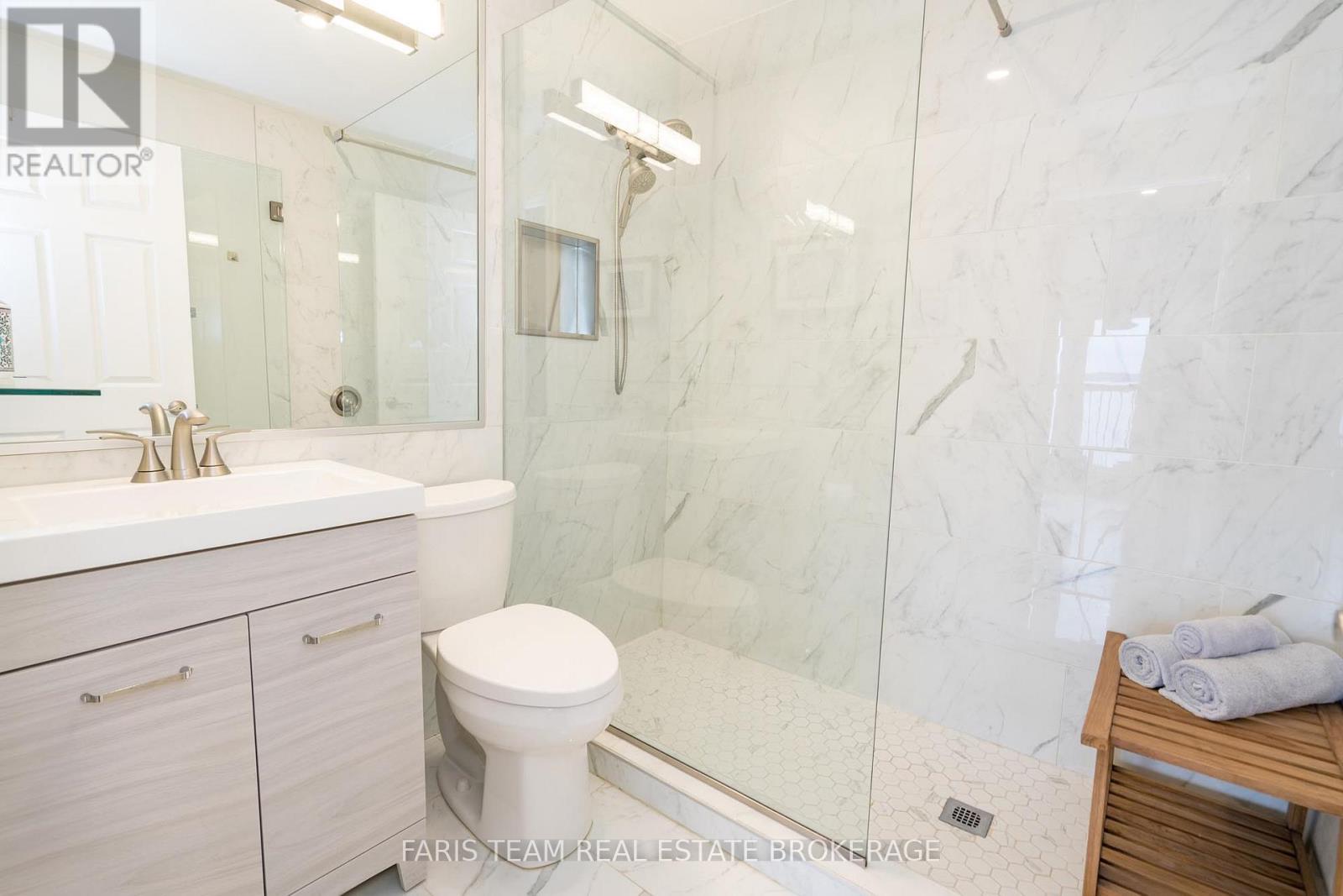 282 Robins Point Road, Tay, Ontario  L0K 2A0 - Photo 12 - S12408724