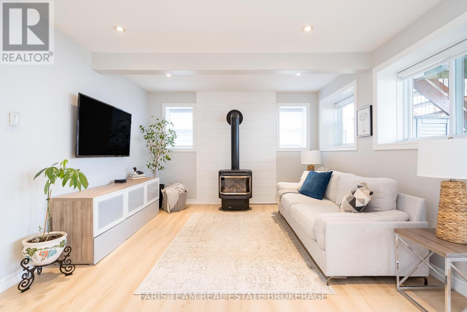 282 Robins Point Road, Tay, Ontario  L0K 2A0 - Photo 14 - S12408724