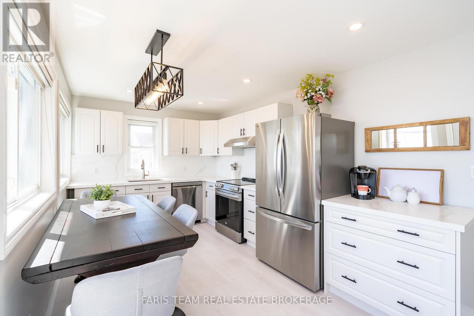 282 Robins Point Road, Tay, Ontario  L0K 2A0 - Photo 5 - S12408724