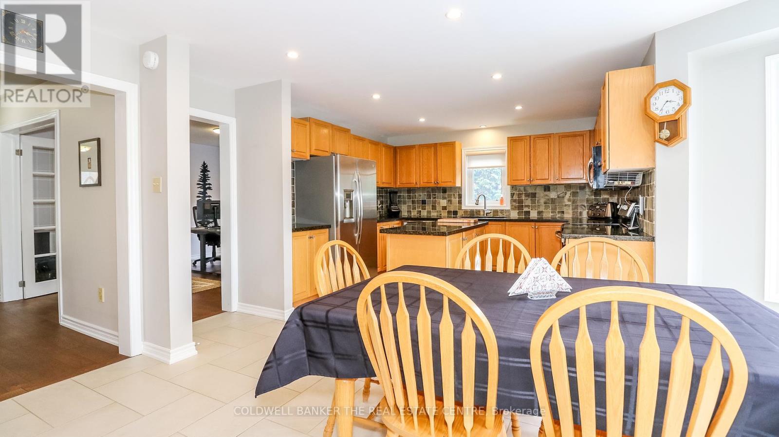 37 Falling Brook Drive, Barrie, Ontario  L4N 7E9 - Photo 11 - S12408731