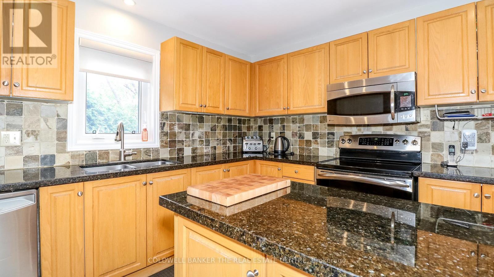37 Falling Brook Drive, Barrie, Ontario  L4N 7E9 - Photo 15 - S12408731