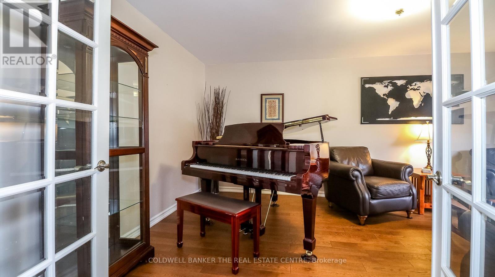 37 Falling Brook Drive, Barrie, Ontario  L4N 7E9 - Photo 7 - S12408731