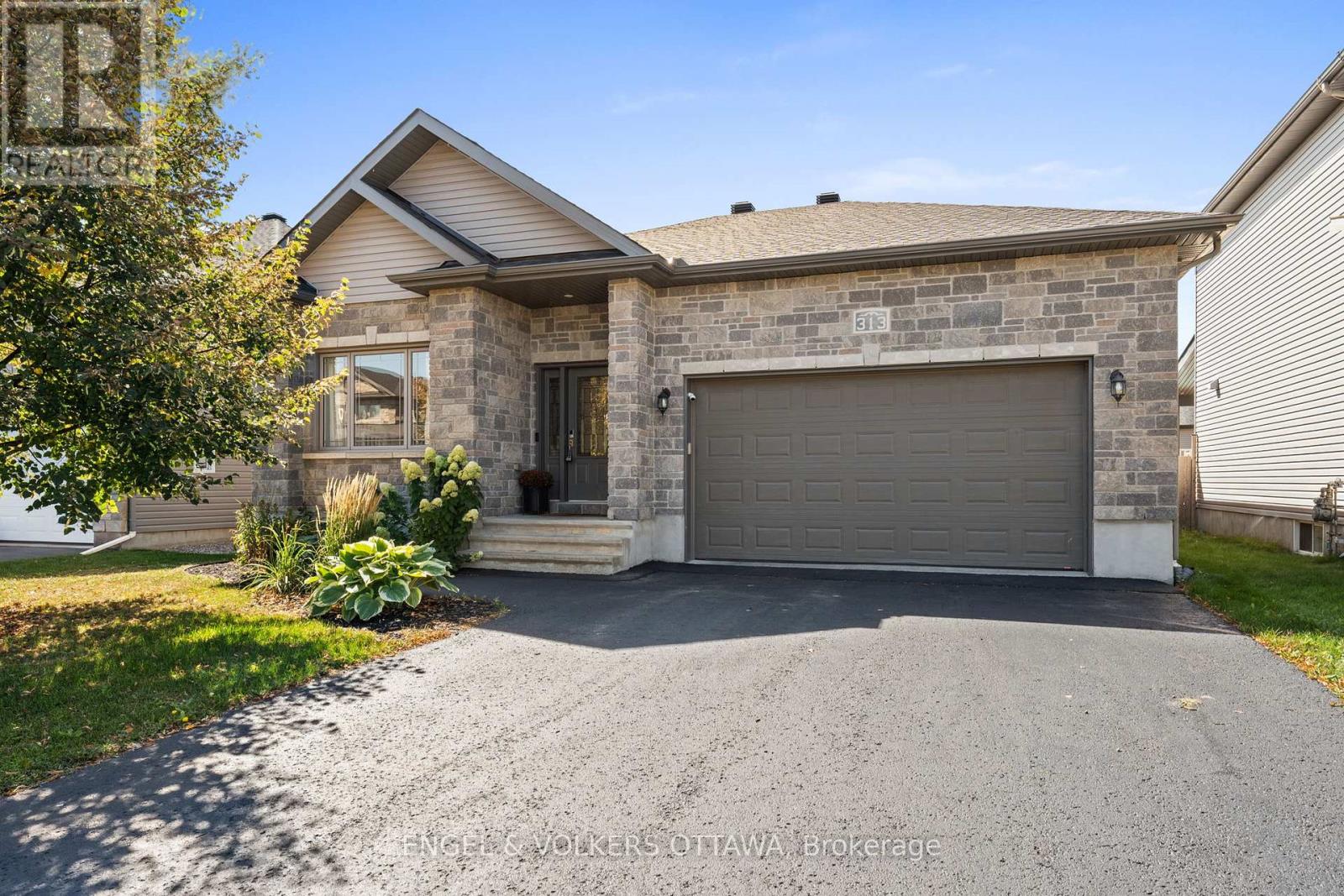313 COLMAR STREET, Russell, Ontario