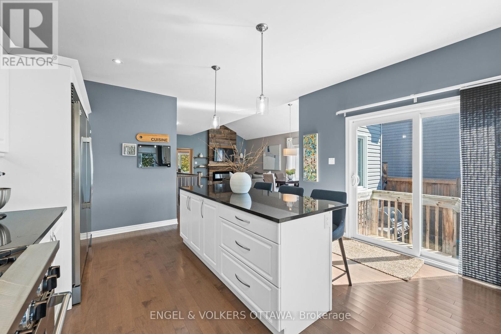 313 Colmar Street, Russell, Ontario  K0A 1W0 - Photo 12 - X12408874